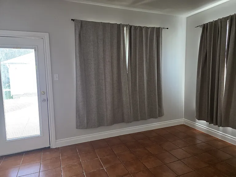 203 Pecan St #B — Photo 11