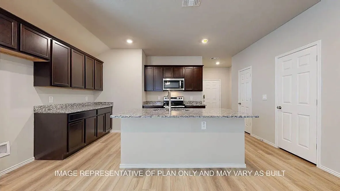 4 bed, 1873 sqft, $1,950 — Photo 4