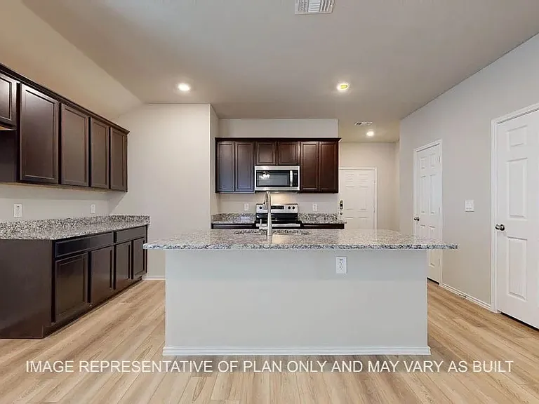 1160 Oxford Ln — Photo 4