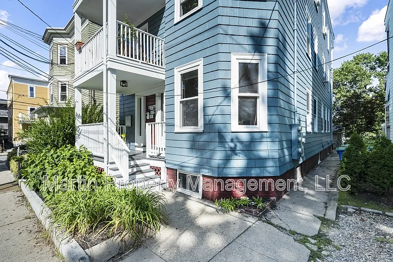 Photo 1 of 11 - 31 Harold St #A - Somerville, MA Primary Photo - 31 Harold St #A