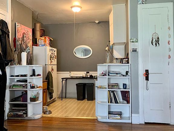 3rd image of 2726 Girard Ave S APT 207
