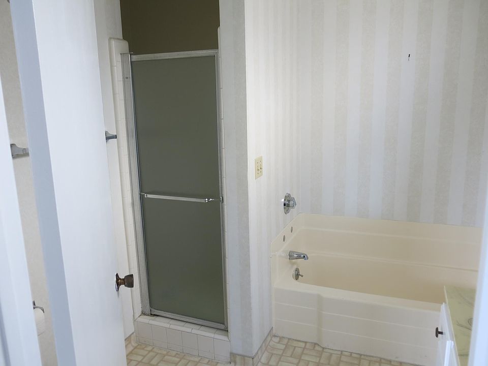 2nd image of 1512 S Centinela Ave APT 4