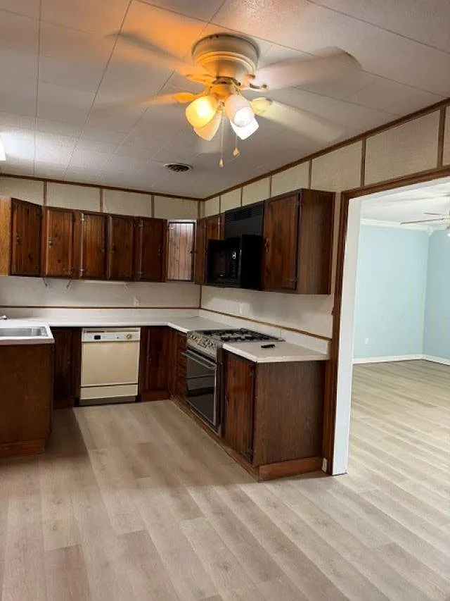 3 bed, 1.0 bath, 936 sqft, $1,400 — Photo 2