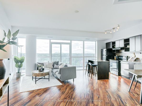 35 Brian Peck Cres #Lph21, Toronto, ON M4G 0A5