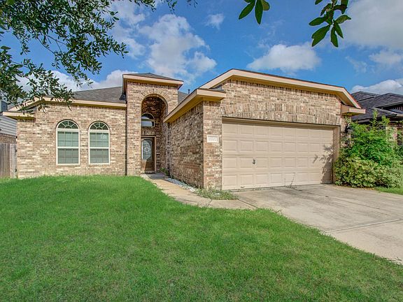 2nd image of 15702 Whisper Woods Dr