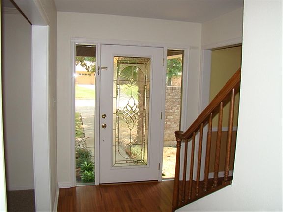 3rd image of 945 Lockwood Dr