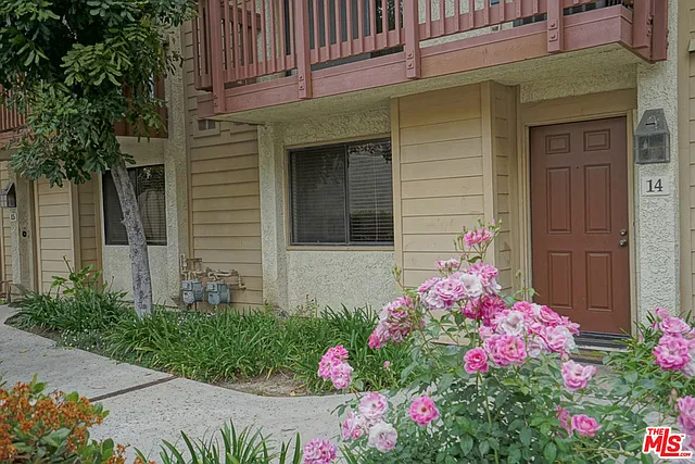 5760 Owensmouth Ave #14 — Photo 22