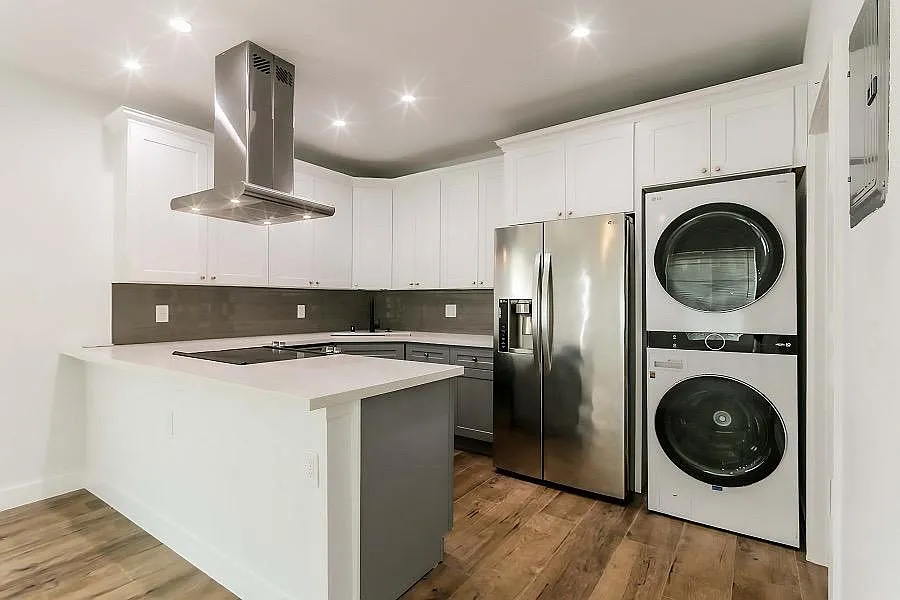 2 bed, 750 sqft, $2,750 — Photo 2