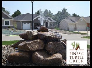 2929 Diamondback Rd, Hiawatha, IA 52233