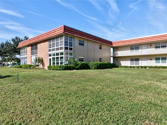 2nd image of 40 Woodland Dr APT 203