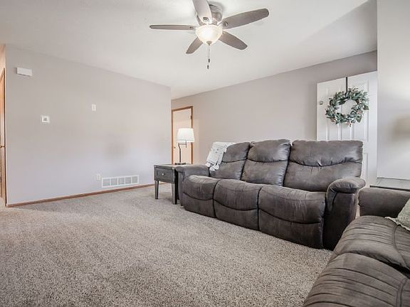 5th image of 109 Shamrock Cir