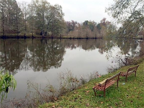 2nd image of 219 Lakeshore Dr