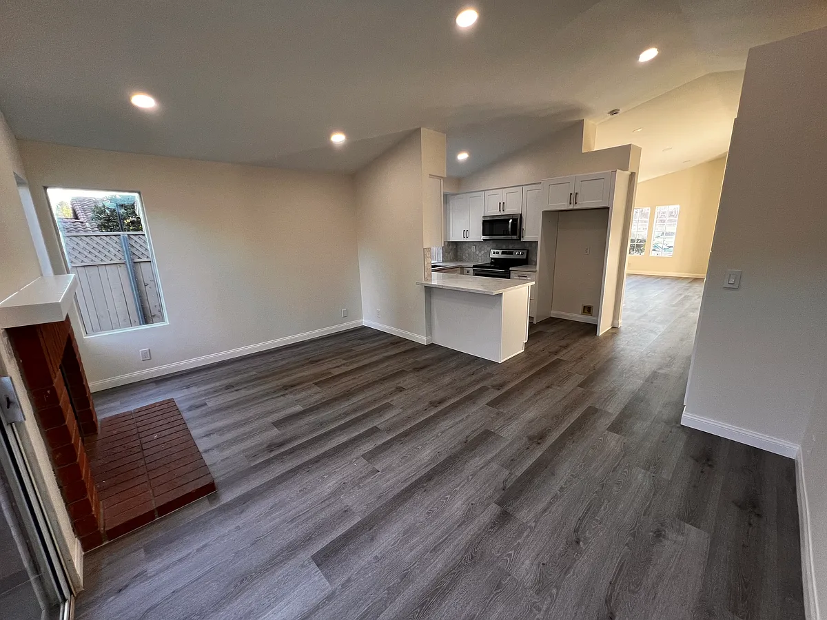 Building Photo - 2158 Shadetree Ln