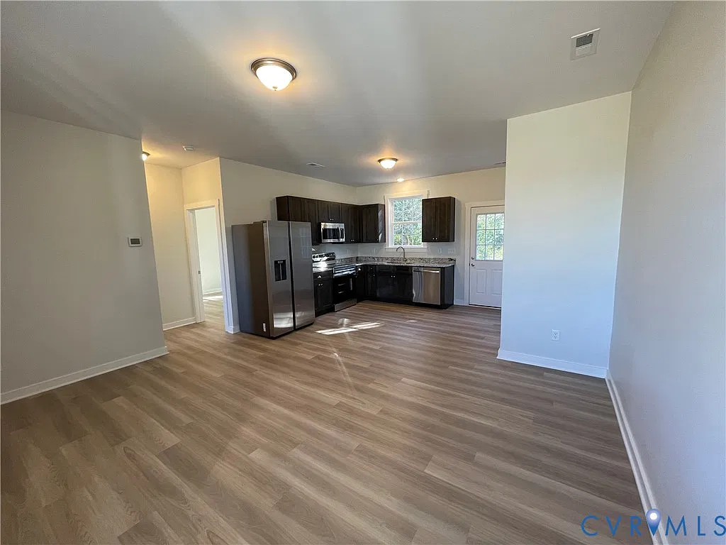 2 bed, 1.0 bath, 840 sqft, $1,295 — Photo 2