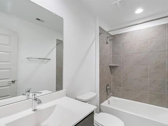 4th image of 28918 York Beach Ln
