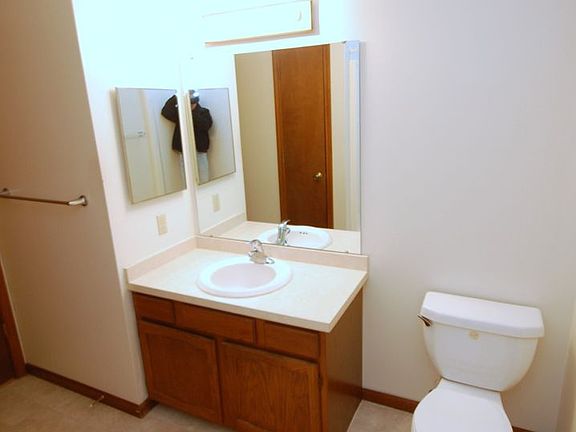 5th image of 1821 Manor Haus Ct APT 2