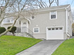 67 Valley View Ct, Norwalk, CT 06851