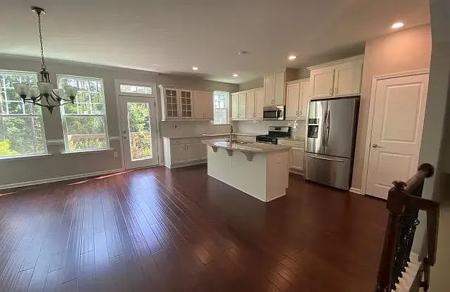 622 Edgewater Ridge Ct — Photo 6