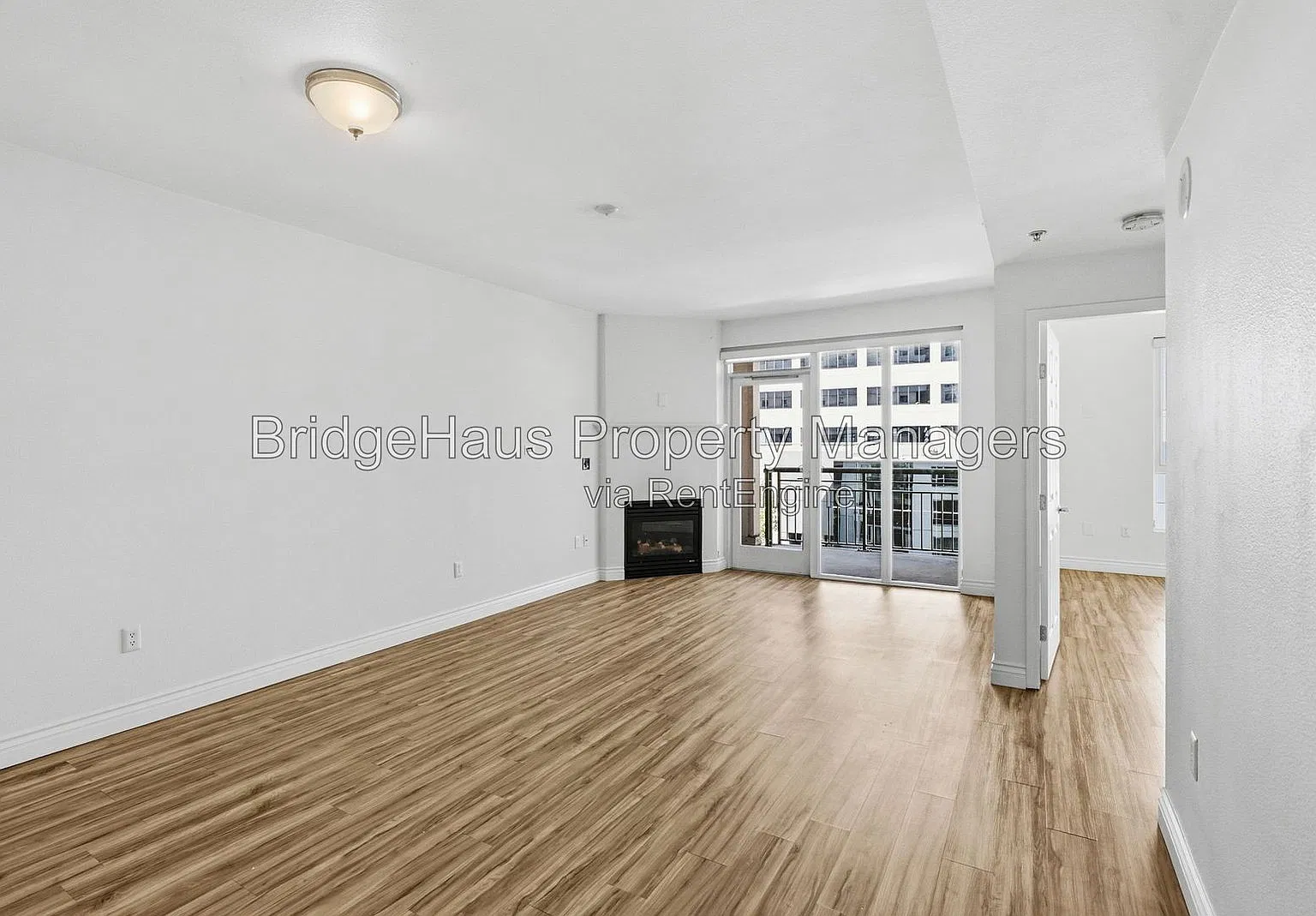 1 bed, 1.0 bath, 943 sqft, $3,200 — Photo 2