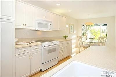3rd image of 417 Avenida Barbera