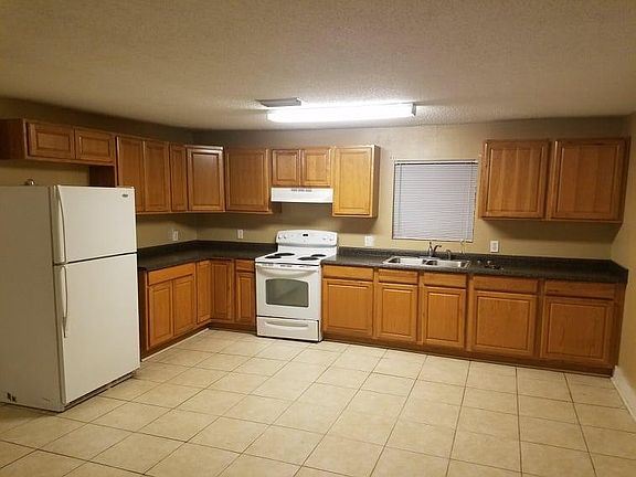 4th image of 722 B W Roberts St