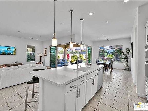 4th image of 17 Burgundy