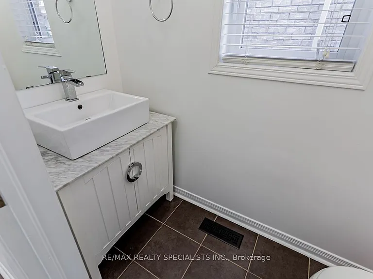 16 Evanwood Cres — Photo 10