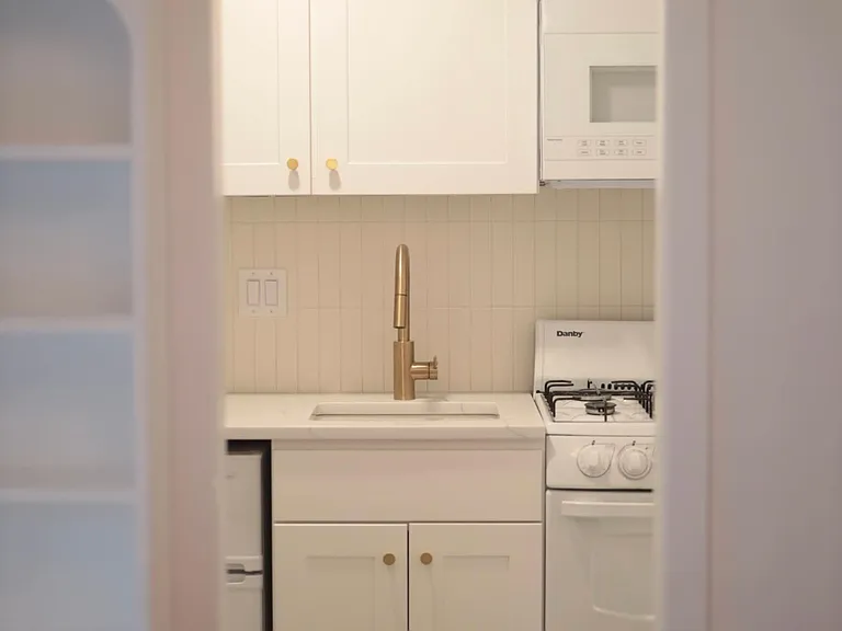 132 N Sunset Dr — Photo 4