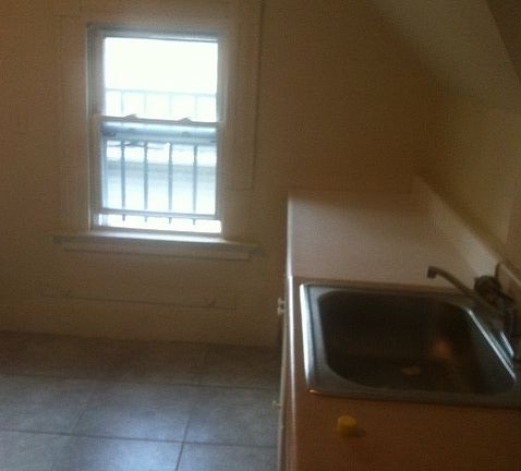 4th image of 730 Orchard St APT 3