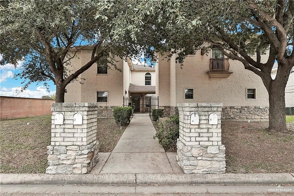 2 bed, 2.5 bath, 994 sqft, $895 — Photo 1