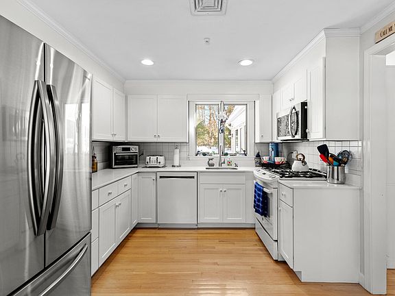 3rd image of 1415 Old Post Road