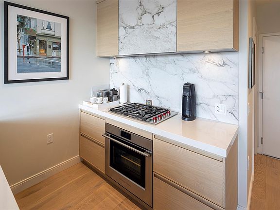 4th image of 1916 Oak Bay Ave #406