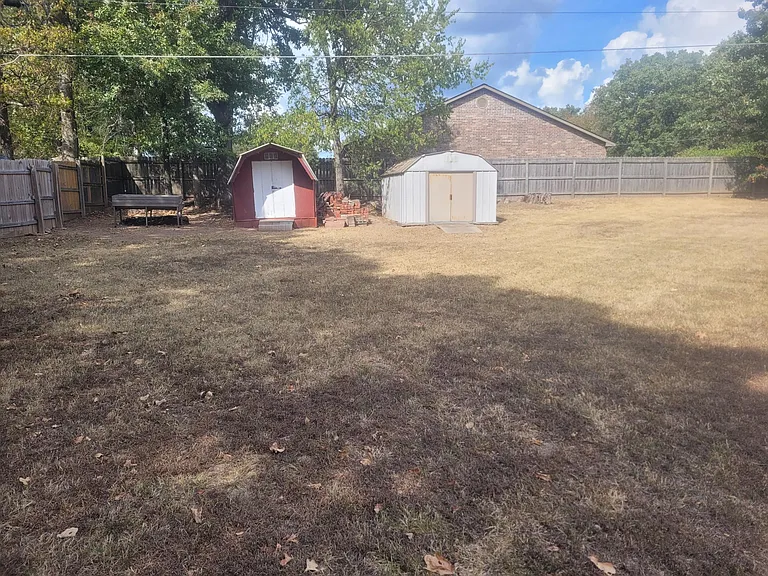800 Sasha Ln — Photo 15