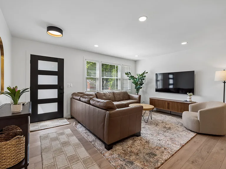 108 Dabney Dr — Photo 20