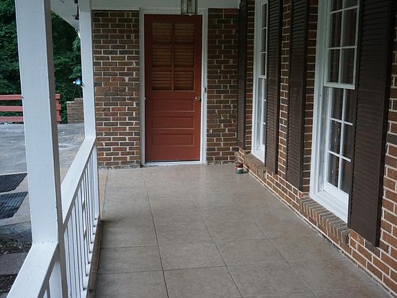 3rd image of 3140 Oak Dr #A
