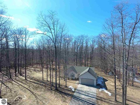 4th image of 1360 Adam Dr