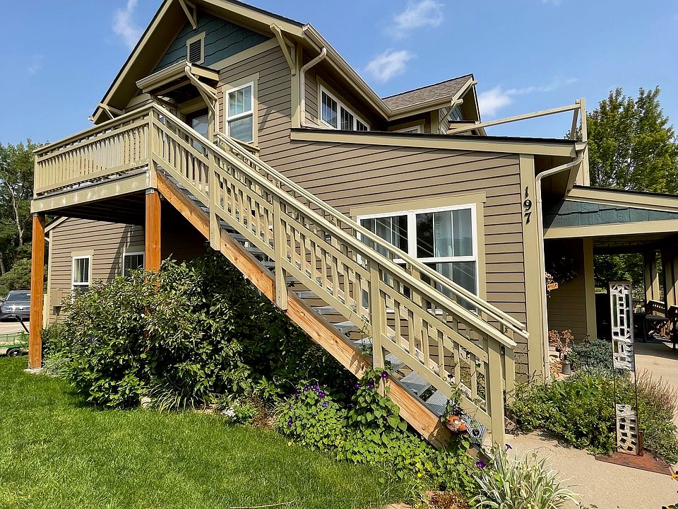 197 2nd Ave Unit B is the upper unit.