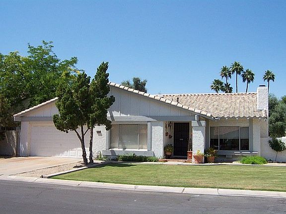 Great Curb Appeal!