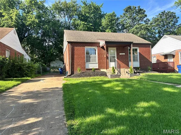 9424 Corregidor Dr, Saint Louis, MO 63134