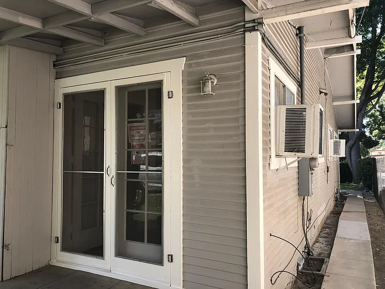 435 W Windsor Rd — Photo 15