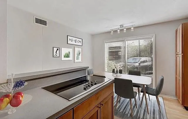 5332 Balcones Dr #D — Photo 10