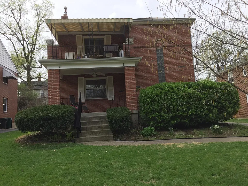 Front View showing 2nd Floor Deck
