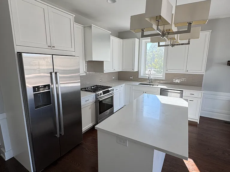 2457 W Irving Park Rd #2W — Photo 5