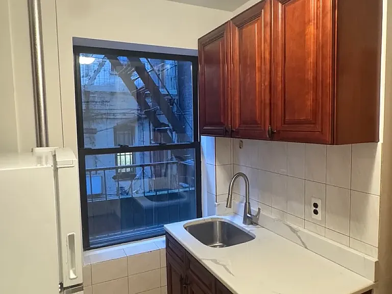 142 E 98th St #8 — Photo 2