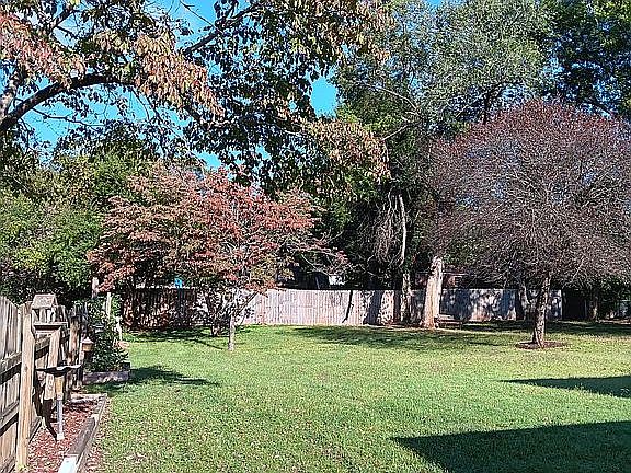 4th image of 1423 Anderson Ave