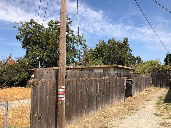 4th image of 711 W Olive Ave