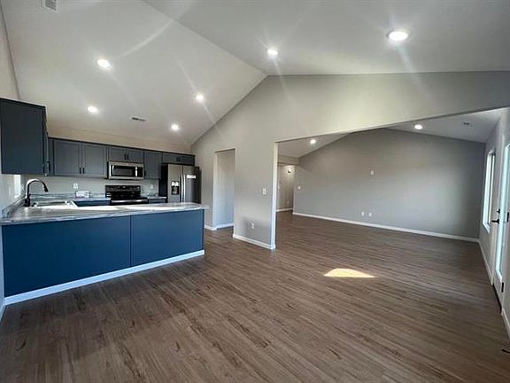 3rd image of 1312 Marboeuf Blvd