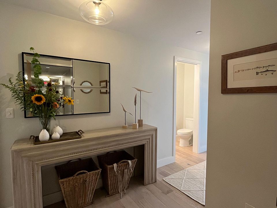 A gracious foyer greets you. Two ensuite bedrooms to the left, living space, kitchen, dining and den/3rd bedroom to the right.