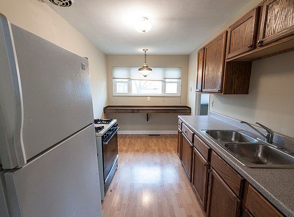 3rd image of 17303 Lorenz Ave