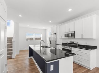 3155 Clover Ridge Dr, Chaska, MN 55318